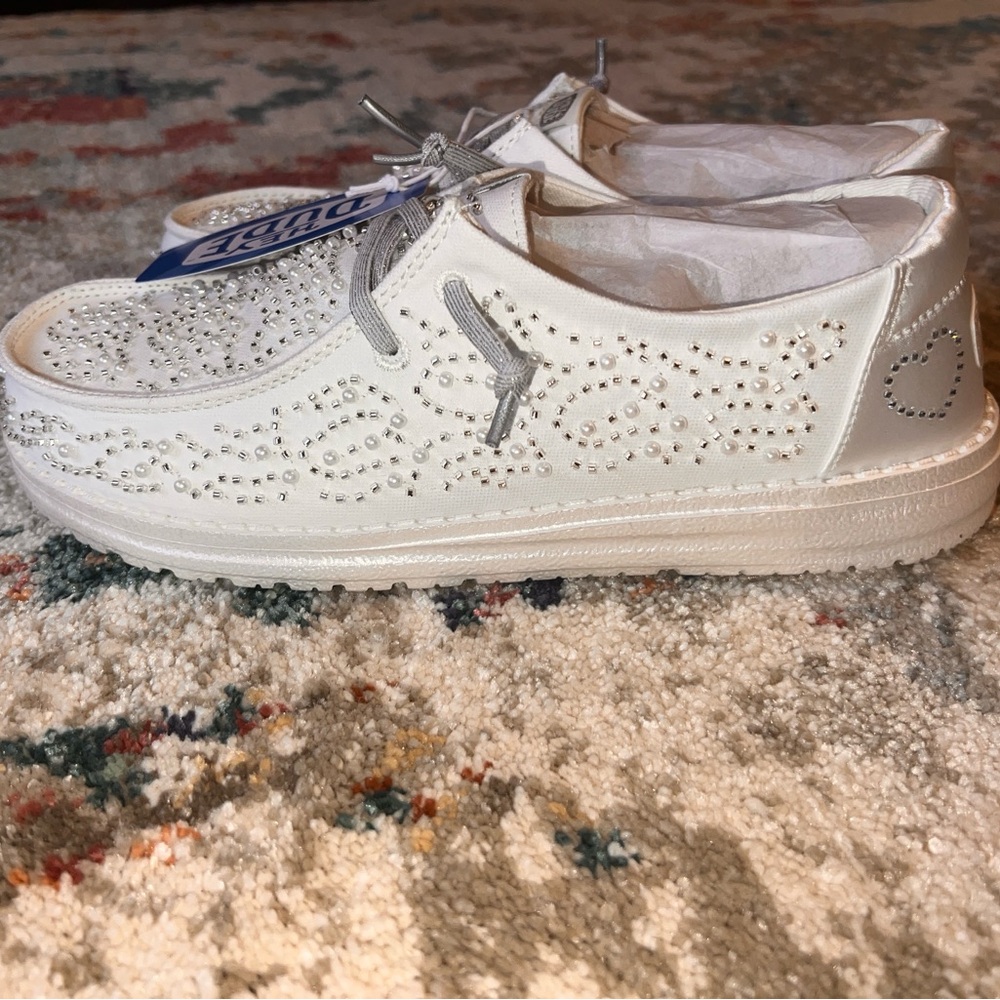 Hey Dude Women’s Wendy Bridal Pearl Slip On Sneakers SzW9 - Picture 5 of 9